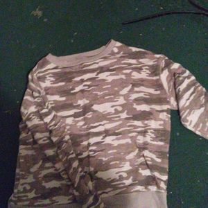 Gray and white camo long sleeve tied sleeved shirt